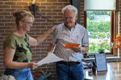 19a-overhandiging-envelop